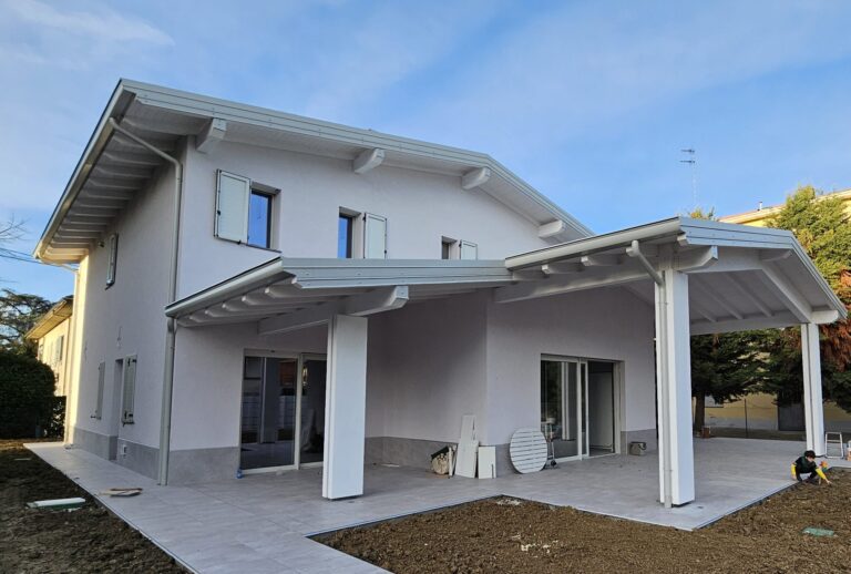 Demolizione e ricostruzione di una casa in legno in 7 step