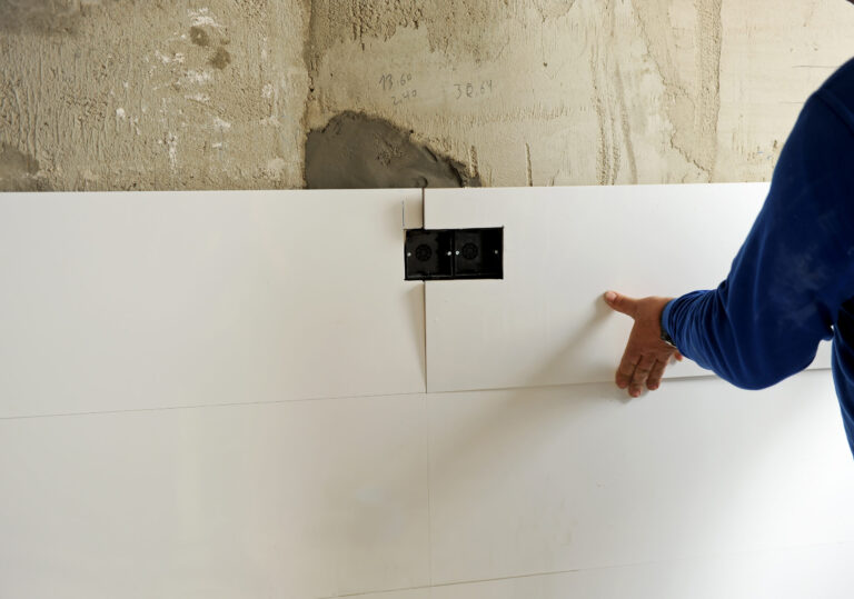 Rivestimenti in gres porcellanato per case in legno